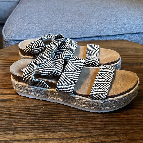 Steve Madden Sandals - Picture 3 of 5